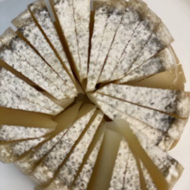 Caseificio dei Barbi | Cacio affinato nell'Olio extravergine di Oliva