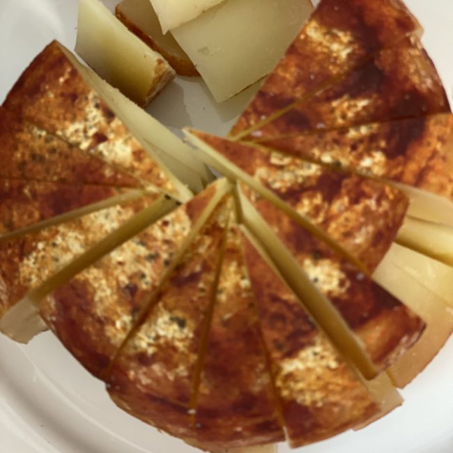 Caseificio dei Barbi | Cacio affinato nel Pomodoro