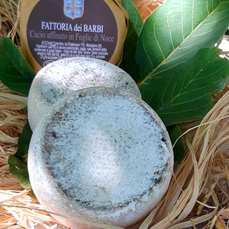 Caseificio dei Barbi | Cacio affinato in Foglie di Noce